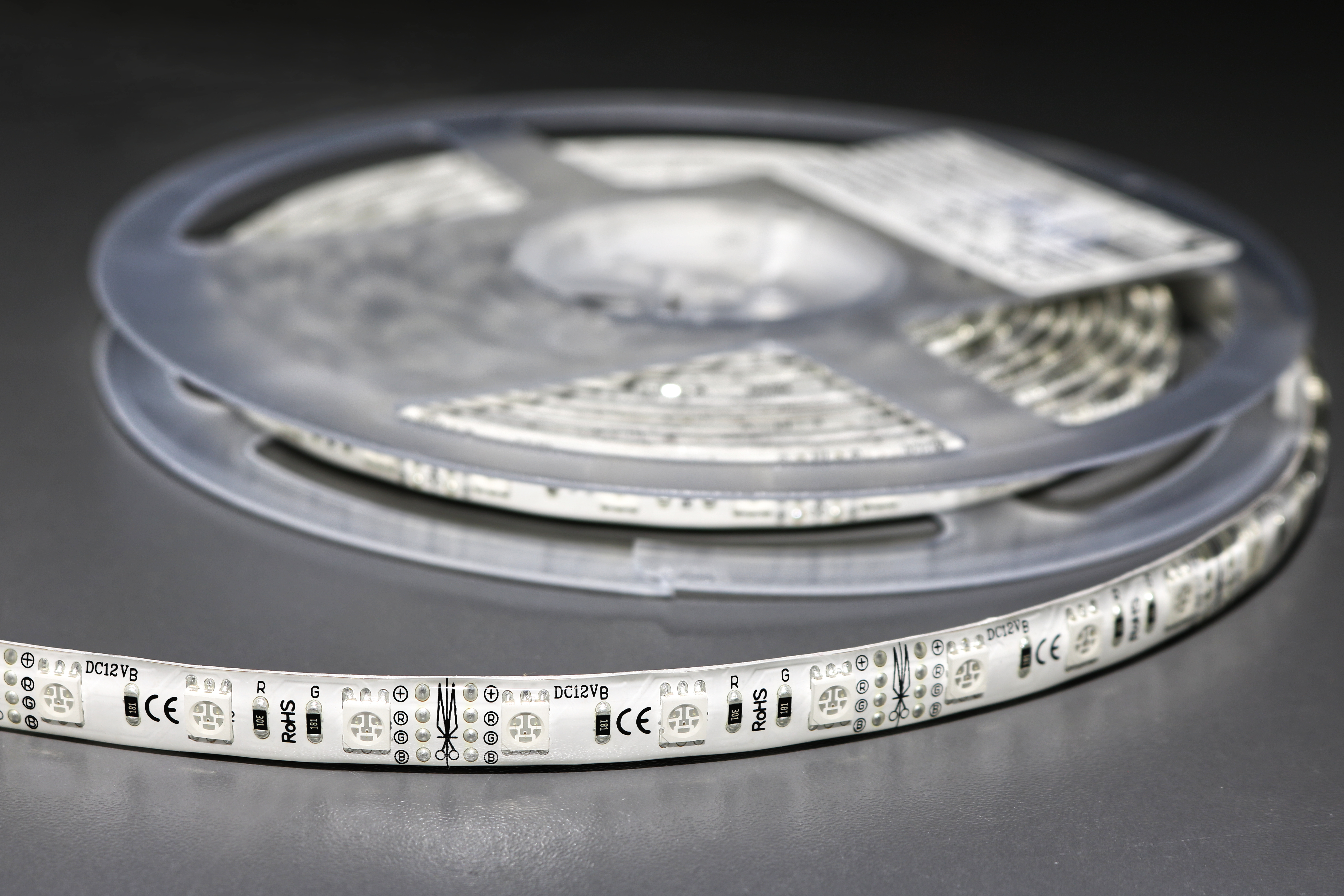 Profesjonalna taśma LED 14.4W/m, 24V, 60LED 5050, RGB, IP64